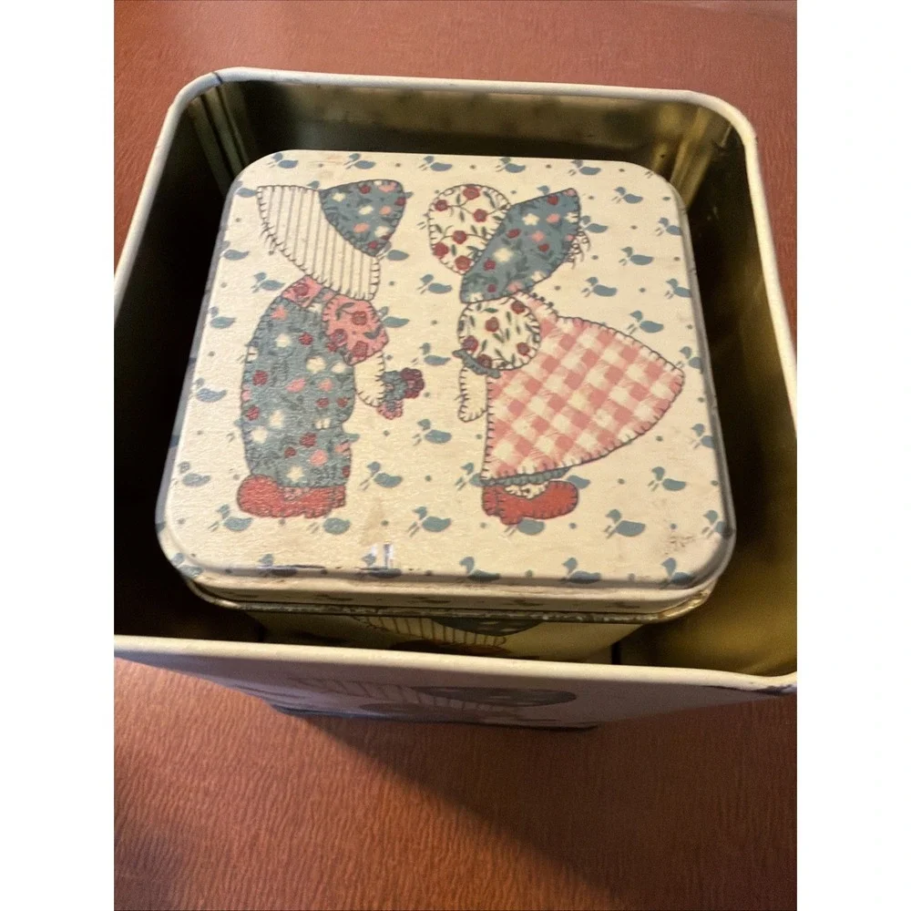 Vtg Set Of 3 Nesting Tins Holly Hobbie Style Floral Patchwork 1980's